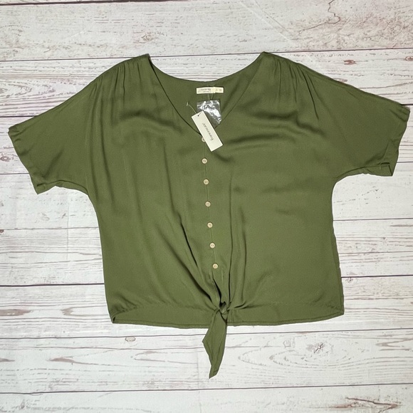 HARPER by Francesca’s Tie Front Top - Large - Picture 10 of 16